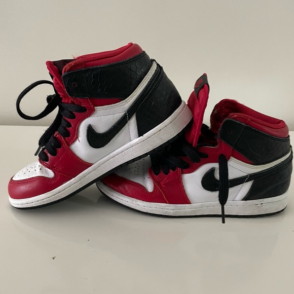 (PS) Air Jordan 1 Retro High OG 'Satin Red' CU0449-601 - Picture 10 of 10